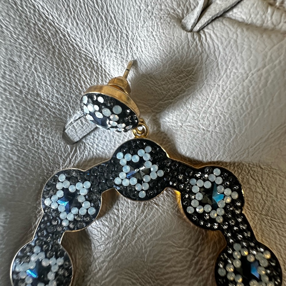 Soru Hoop Earrings View 4